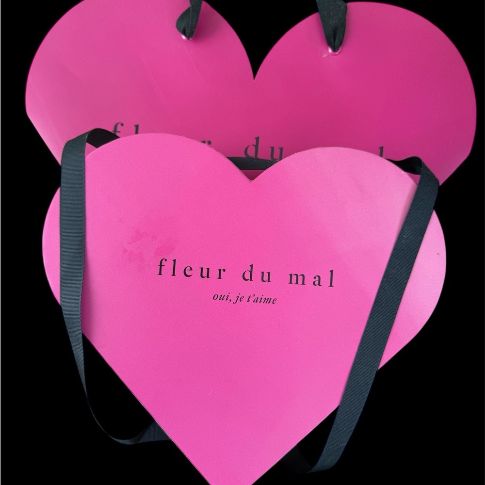 Ombré Fleur du Mal Vibrant Pink Heart Box and gift bag